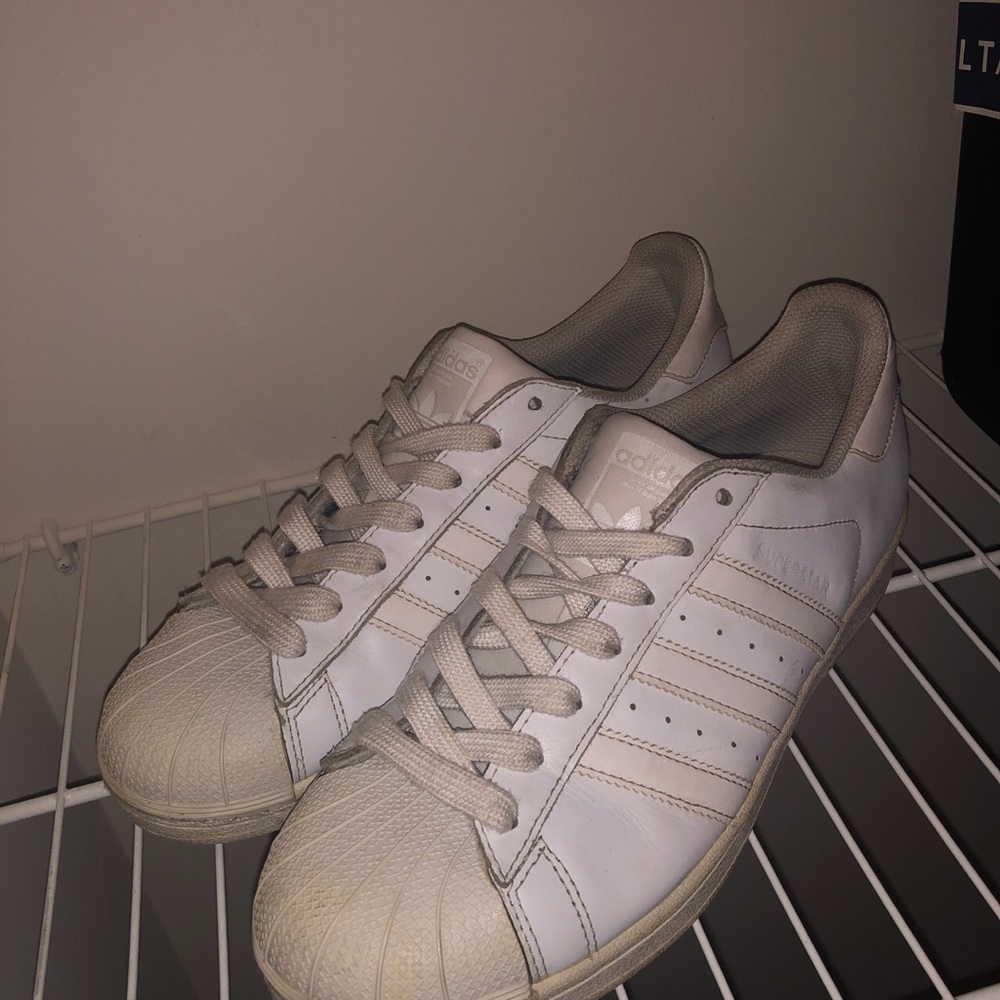 Adidas Superstars White (Men’s7.5 / Women’s 8.5)